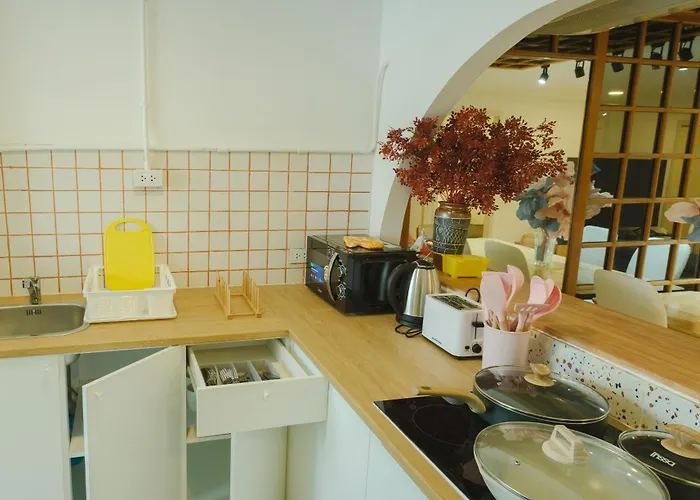 Big Unit For 8 People, Center Silom Apartment *