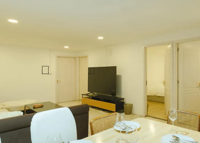 Big Unit For 8 People, Center Silom Apartment *
