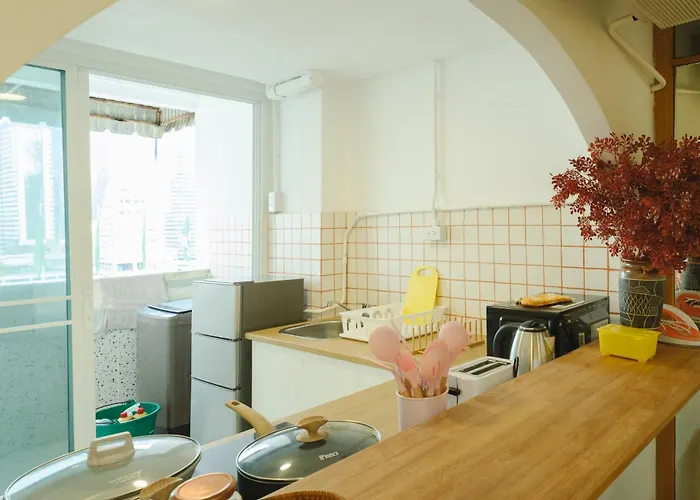 Big Unit For 8 People, Center Silom Apartment
