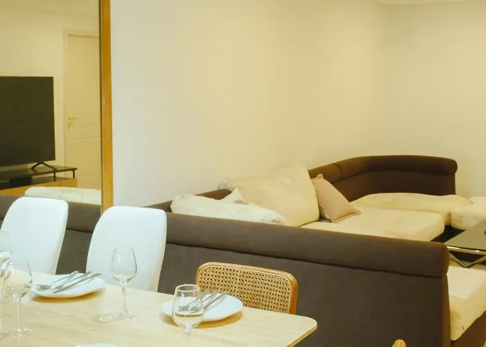 Big Unit For 8 People, Center Silom Bangkok